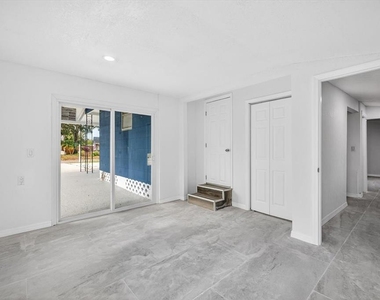 5801 Magnolia Street N - Photo Thumbnail 15