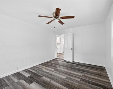 5801 Magnolia Street N - Photo Thumbnail 10