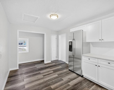 5801 Magnolia Street N - Photo Thumbnail 7