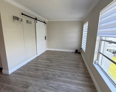 2428 Columbia Drive - Photo Thumbnail 15