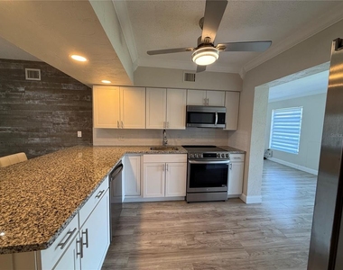 2428 Columbia Drive - Photo Thumbnail 7