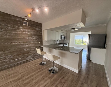 2428 Columbia Drive - Photo Thumbnail 8