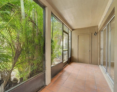 6314 Newtown Circle - Photo Thumbnail 9