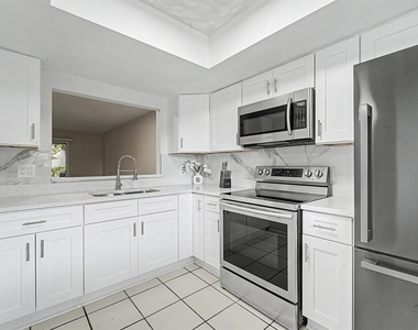 6314 Newtown Circle - Photo Thumbnail 2