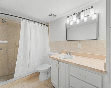 6314 Newtown Circle - Photo Thumbnail 7