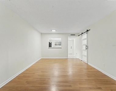 6314 Newtown Circle - Photo Thumbnail 4