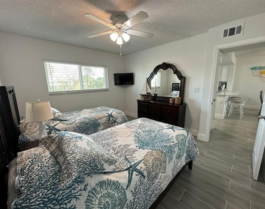 301 87th Avenue - Photo Thumbnail 11