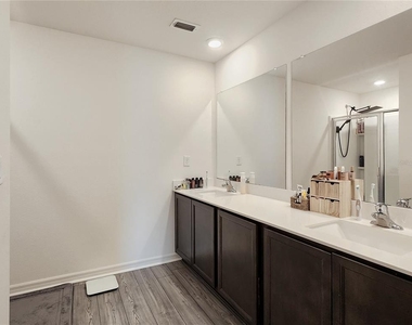 1679 Wynford Circle - Photo Thumbnail 22