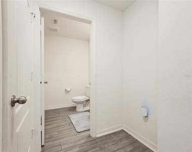 1679 Wynford Circle - Photo Thumbnail 3
