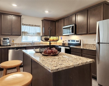 1679 Wynford Circle - Photo Thumbnail 8