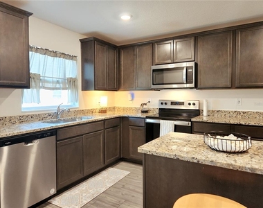 1679 Wynford Circle - Photo Thumbnail 9