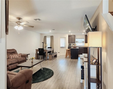 1679 Wynford Circle - Photo Thumbnail 5