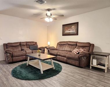 1679 Wynford Circle - Photo Thumbnail 11