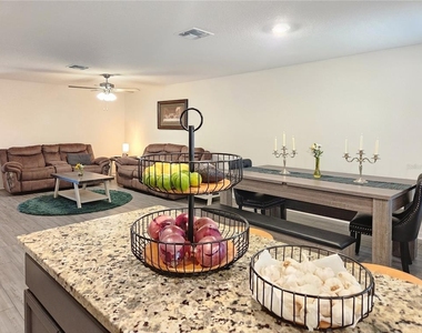 1679 Wynford Circle - Photo Thumbnail 10
