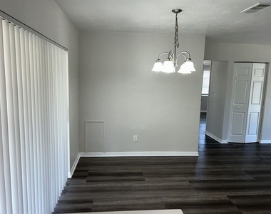 1241 Pilgrim Rd - Photo Thumbnail 6