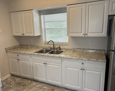 1241 Pilgrim Rd - Photo Thumbnail 9