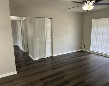 1241 Pilgrim Rd - Photo Thumbnail 5