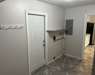 1241 Pilgrim Rd - Photo Thumbnail 12