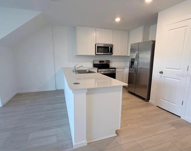 880 Lynx Street - Photo Thumbnail 9