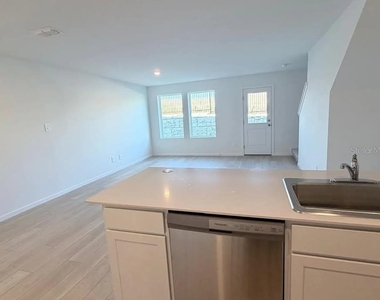 880 Lynx Street - Photo Thumbnail 12