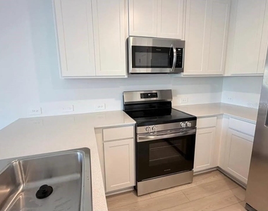 880 Lynx Street - Photo Thumbnail 11