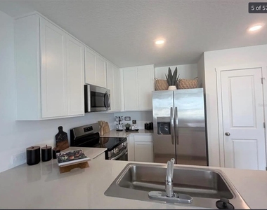 880 Lynx Street - Photo Thumbnail 13