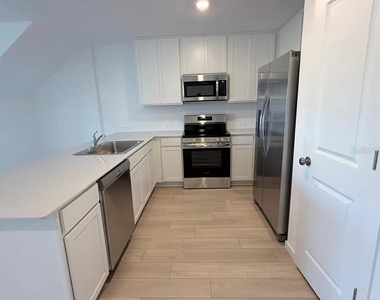 880 Lynx Street - Photo Thumbnail 8