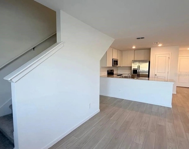 880 Lynx Street - Photo Thumbnail 5