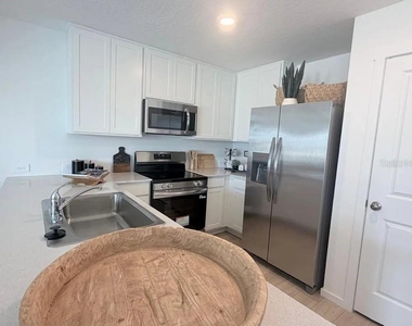 880 Lynx Street - Photo Thumbnail 14