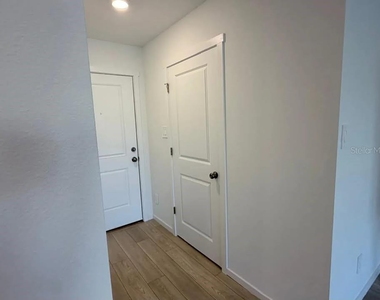 880 Lynx Street - Photo Thumbnail 7