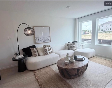 880 Lynx Street - Photo Thumbnail 3