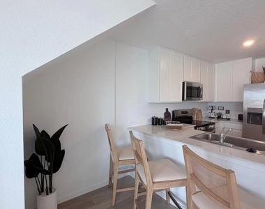 880 Lynx Street - Photo Thumbnail 15
