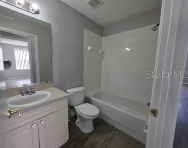406 Washington Palm Loop - Photo Thumbnail 10