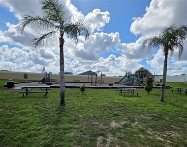 406 Washington Palm Loop - Photo Thumbnail 12