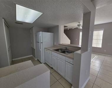406 Washington Palm Loop - Photo Thumbnail 2