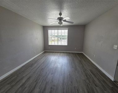 406 Washington Palm Loop - Photo Thumbnail 5