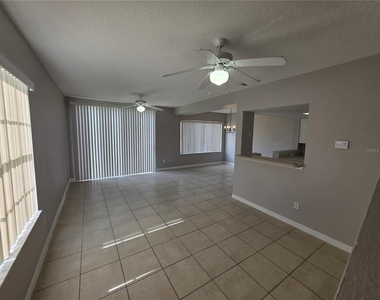 406 Washington Palm Loop - Photo Thumbnail 4