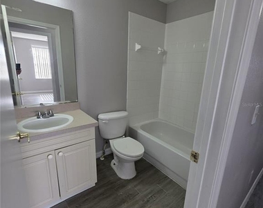406 Washington Palm Loop - Photo Thumbnail 11