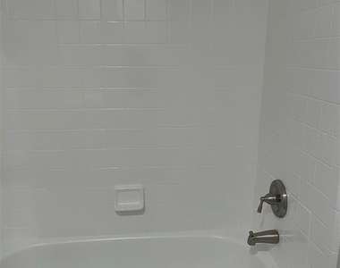 2510 King Oak Circle - Photo Thumbnail 9
