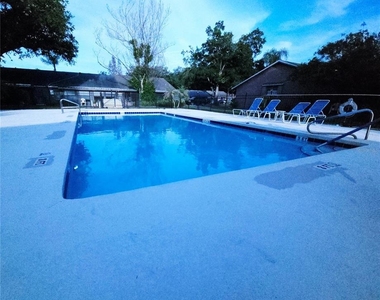 2510 King Oak Circle - Photo Thumbnail 1