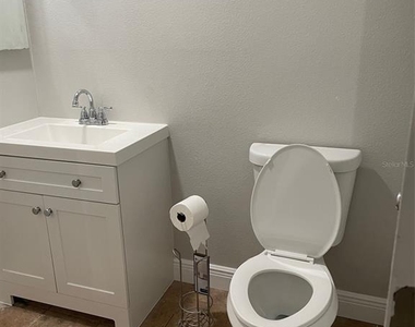 2510 King Oak Circle - Photo Thumbnail 10