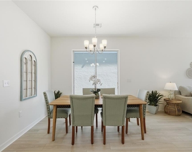 9572 Westside Hills Drive - Photo Thumbnail 7