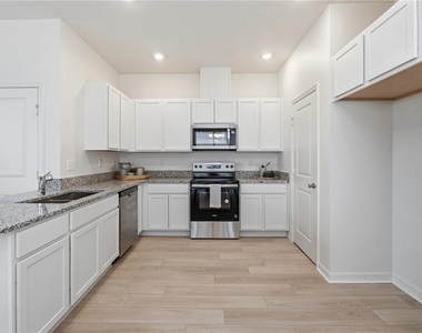 9572 Westside Hills Drive - Photo Thumbnail 8