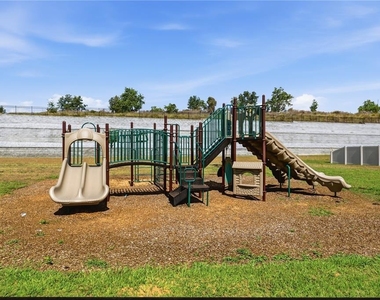 9572 Westside Hills Drive - Photo Thumbnail 28