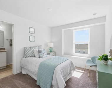 9572 Westside Hills Drive - Photo Thumbnail 10