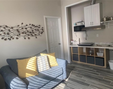 3020 Jardin Street - Photo Thumbnail 3
