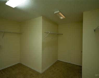 2136 Shadow Creek Drive - Photo Thumbnail 5