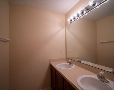 2136 Shadow Creek Drive - Photo Thumbnail 11