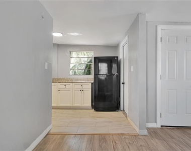 669 Avenue B Nw - Photo Thumbnail 5