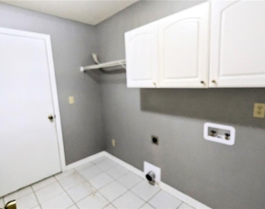 926 Chelsea Way - Photo Thumbnail 19
